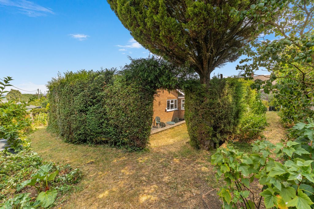 11 Uplands Rise Little Bourton
